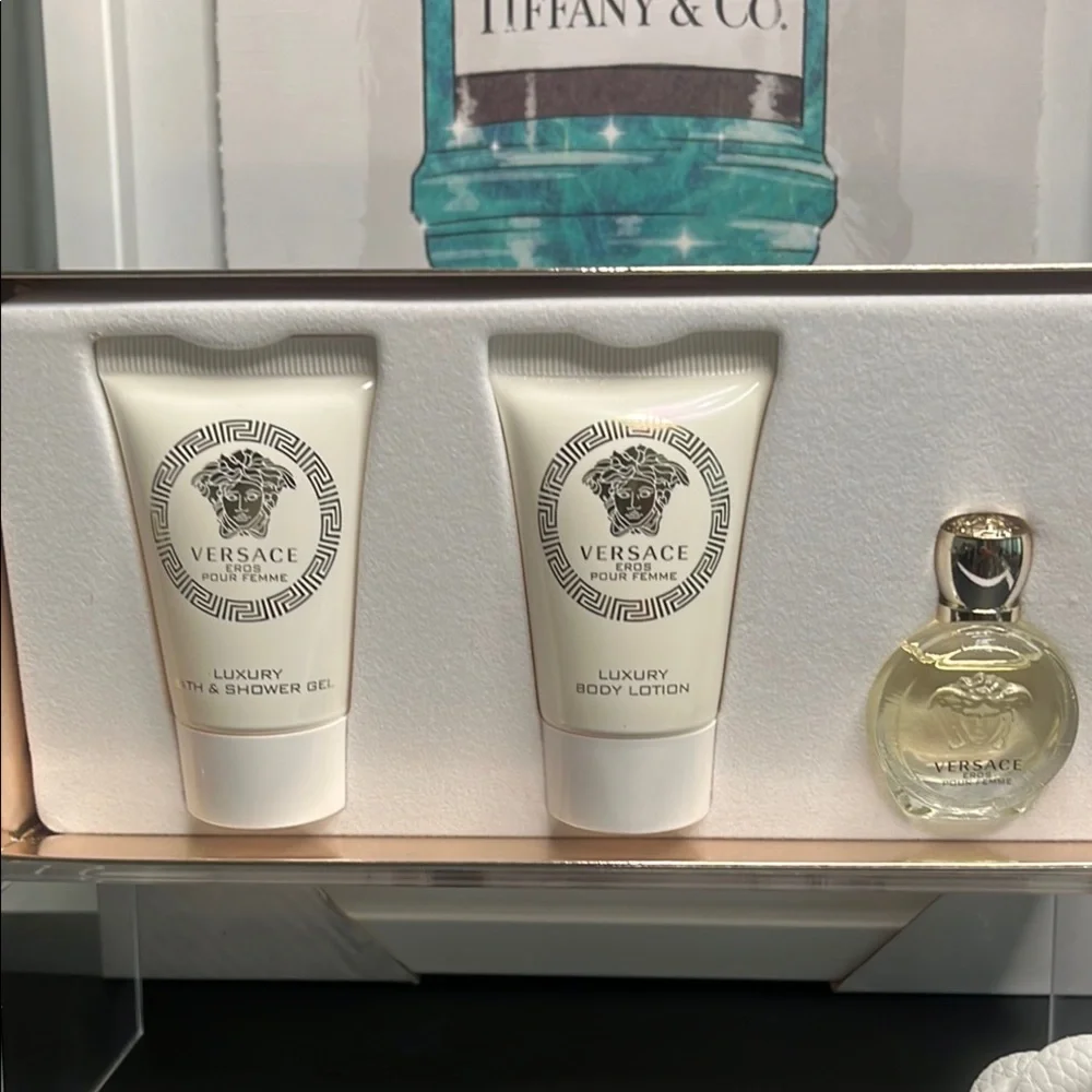 Versace Luxury Bath & Body Set - White - Picture 1 of 6